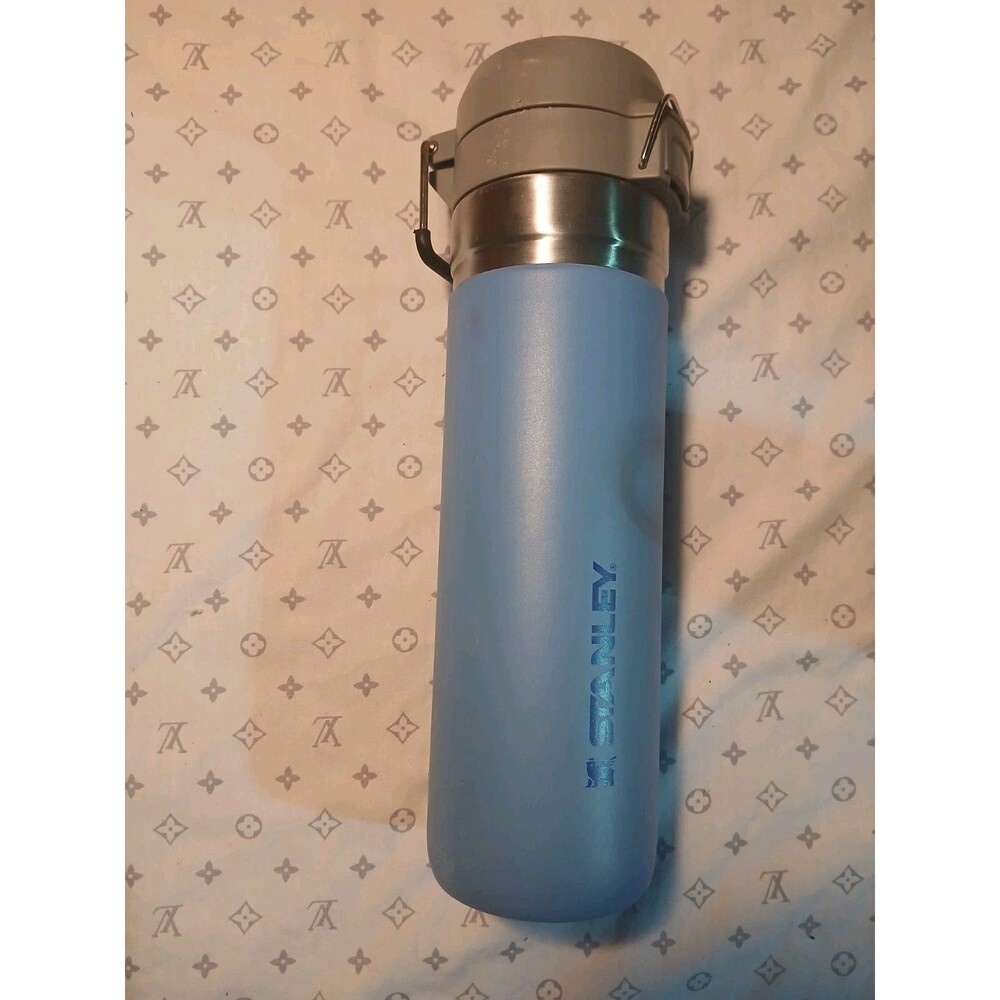 STANLEY Quick Flip Go Bottle Stainless 24 oz Hot/Cold POLAR BLUE Retired Color - Picture 1 of 5
